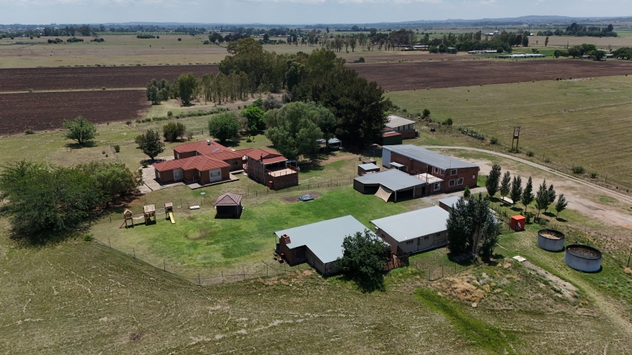 7 Bedroom Property for Sale in Harpington A H North West